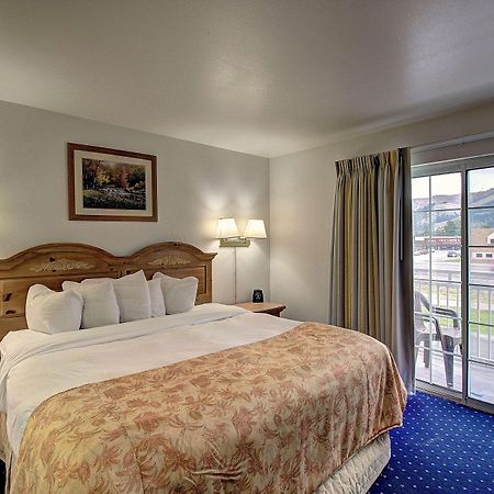 Days Inn & Suites By Wyndham Lolo Εξωτερικό φωτογραφία