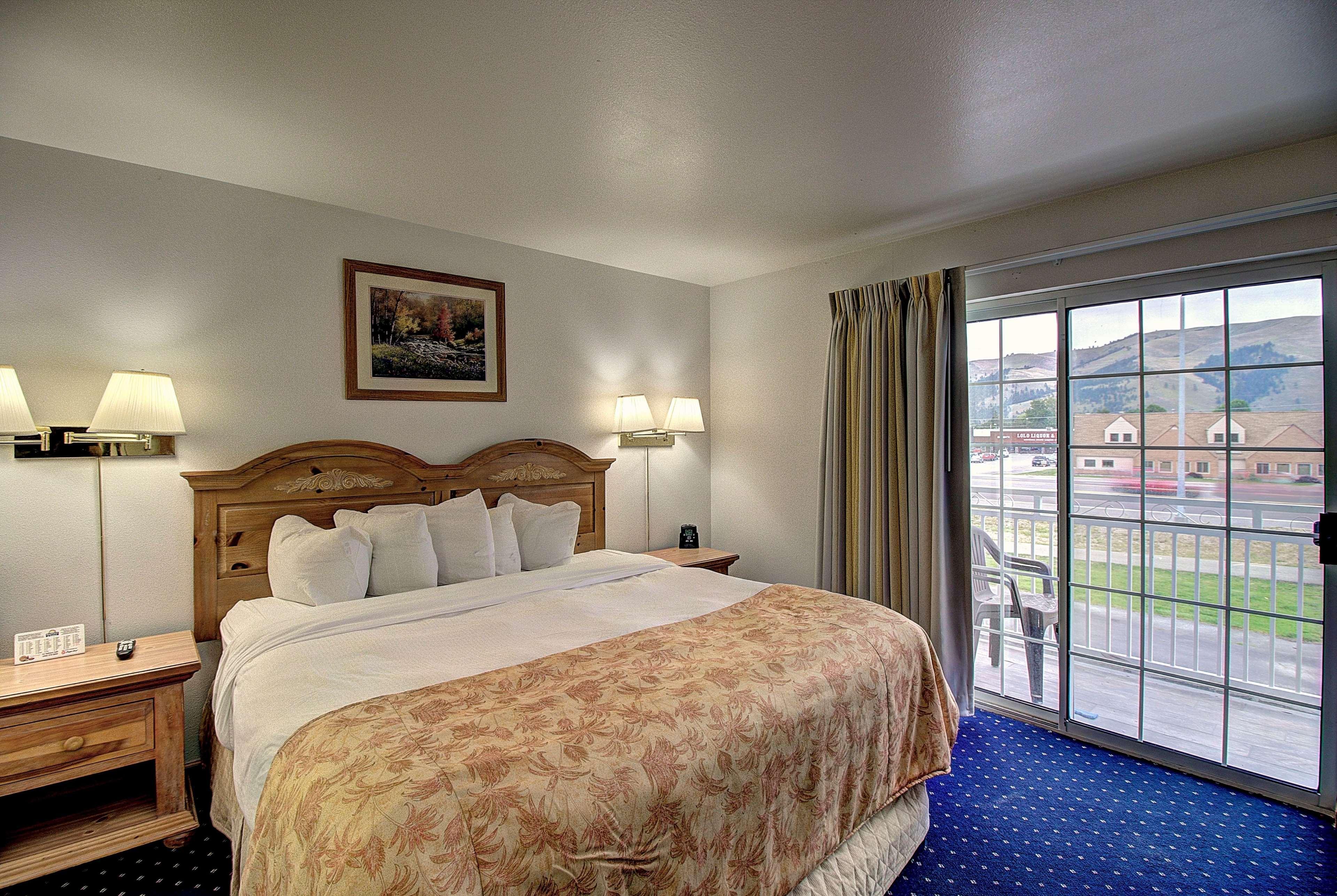 Days Inn & Suites By Wyndham Lolo Εξωτερικό φωτογραφία