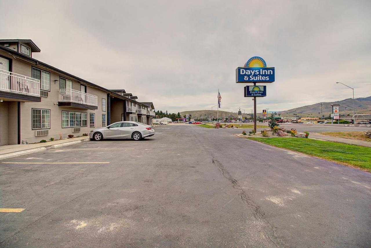 Days Inn & Suites By Wyndham Lolo Εξωτερικό φωτογραφία