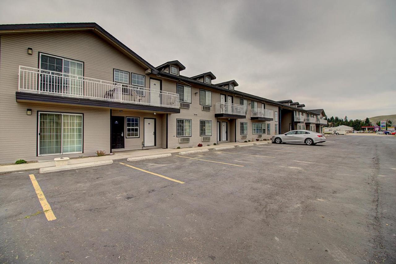 Days Inn & Suites By Wyndham Lolo Εξωτερικό φωτογραφία